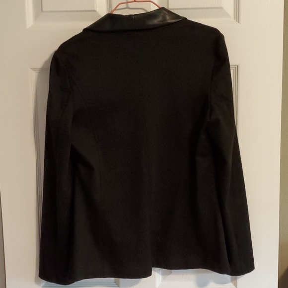 Black blazer with vegan leather collar - Picture 4 of 5